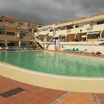 Comfortable Next To The Pools *