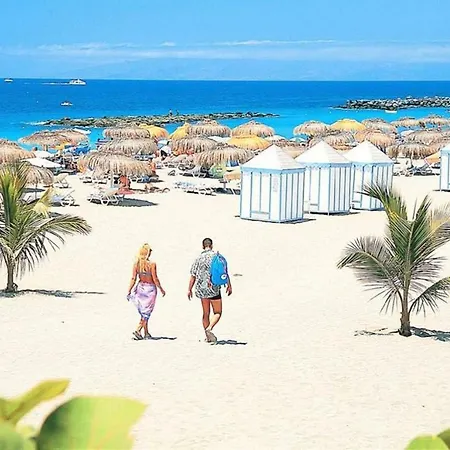 Comfortable Next To The Pools Apartamento