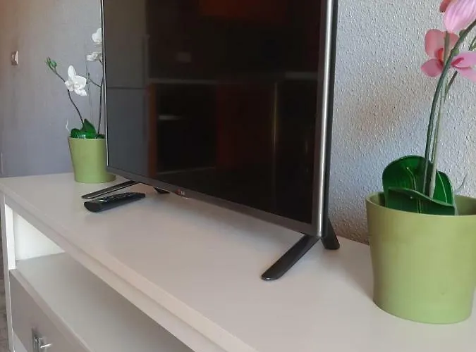 Comfortable Next To The Pools Apartment *